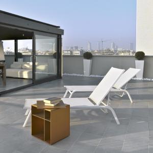 Une terrasse réalisée par l'artisan carreleur d'Annecy.